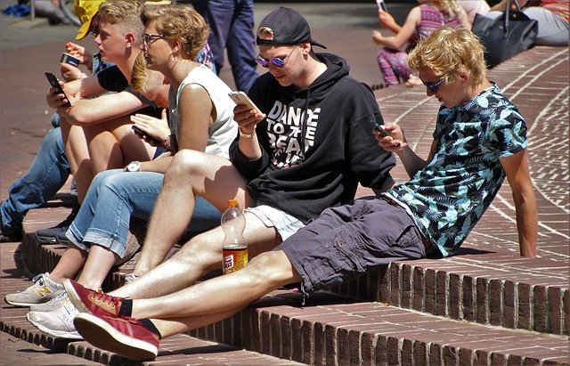 V souvislosti s chytrými telefony narůstá i nebezpečí pro vaše ratolesti